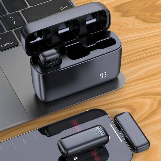 Wireless Lavalier Dual Microphone with Power Bank